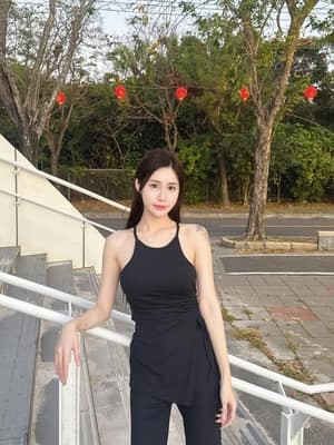 綁帶設計削肩上衣